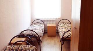 Гостиница Вила Хостел Елизово Кровать в общем номере с 3 кроватями-1